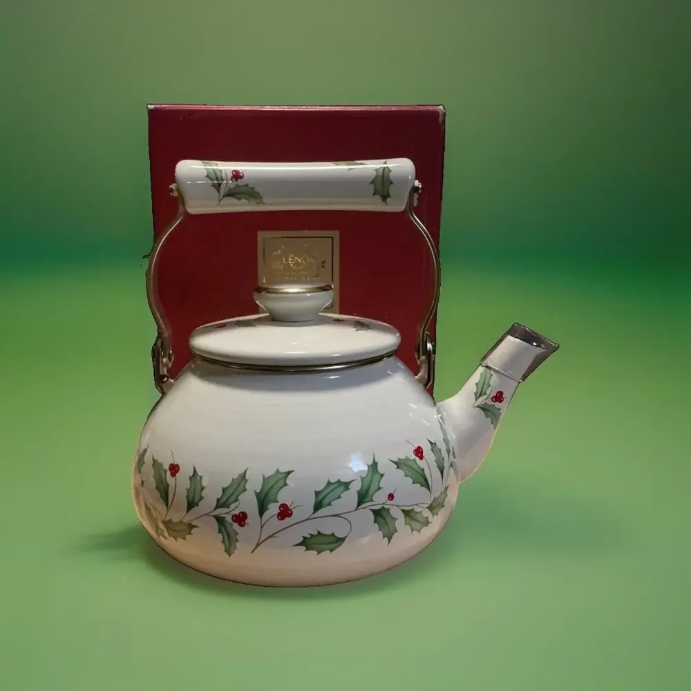 Lenox Vntage Holiday Tea Pot w/box Gently Used Condition